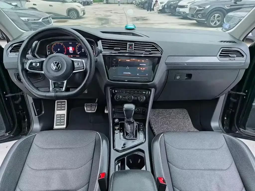 Volkswagen Tiguan L — фото 9