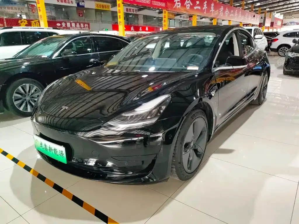 Tesla Model 3 — фото 1
