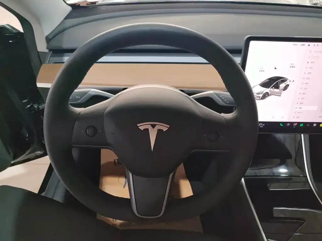 Tesla Model 3 — фото 2