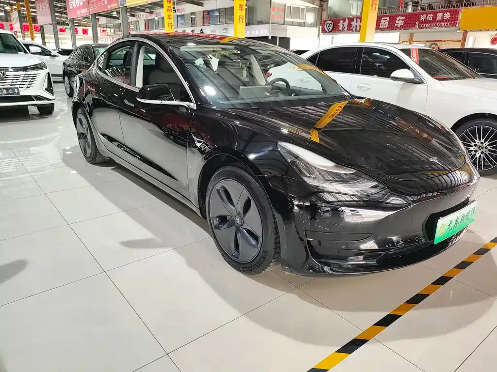 Tesla Model 3 — фото 8