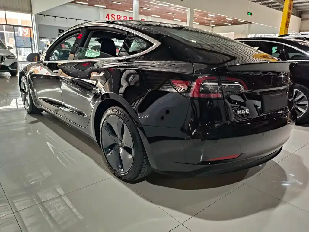 Tesla Model 3 — фото 10