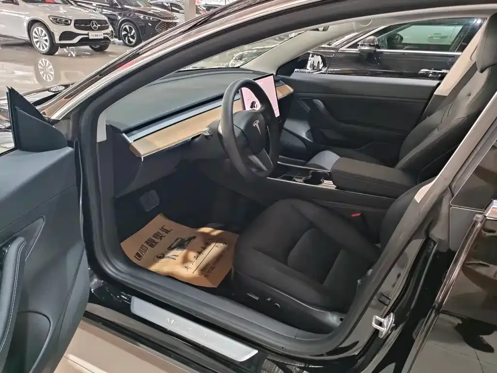Tesla Model 3 — фото 5