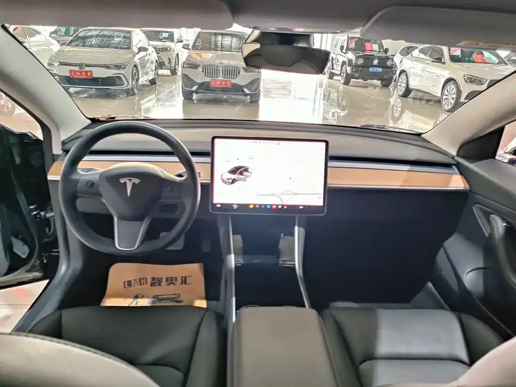 Tesla Model 3 — фото 3