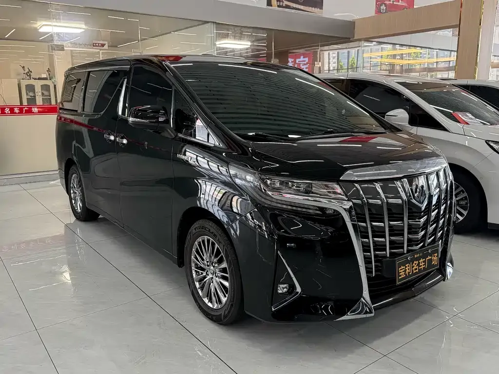 Toyota Alphard — фото 3