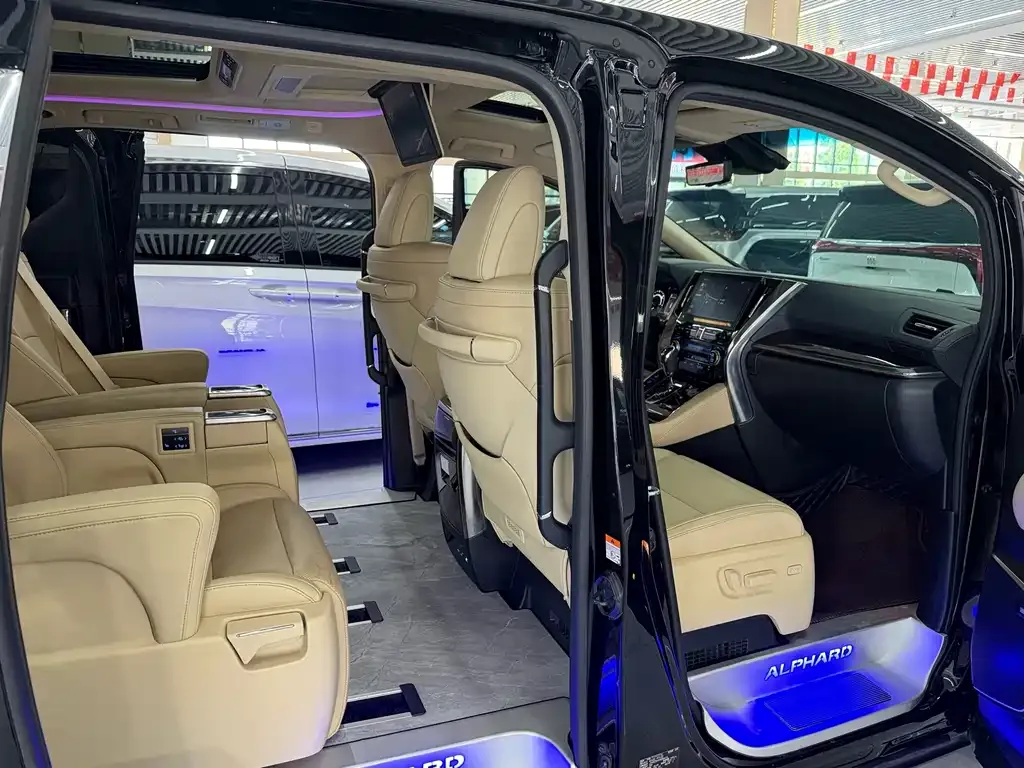 Toyota Alphard — фото 6
