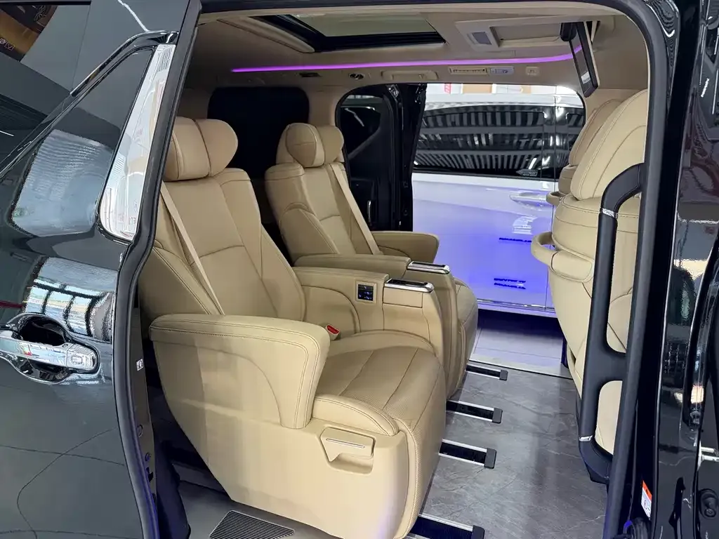 Toyota Alphard — фото 7