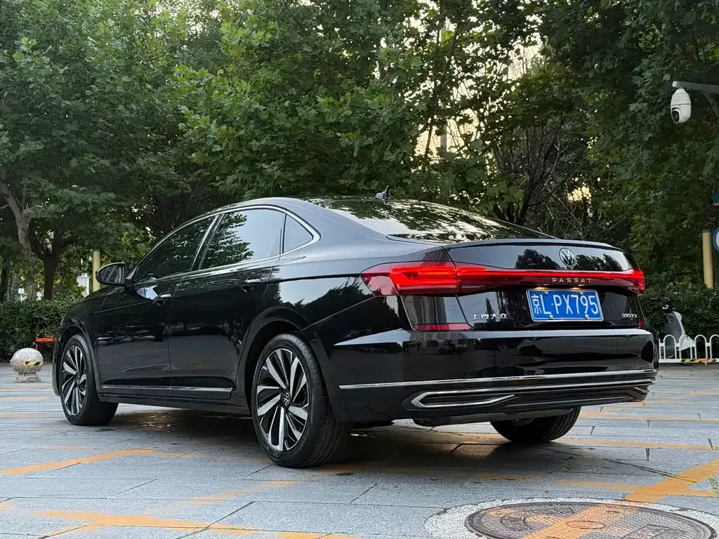 Volkswagen Passat — фото 10