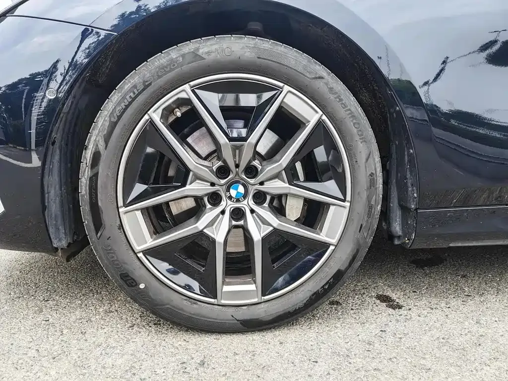 BMW 5 Series — фото 10