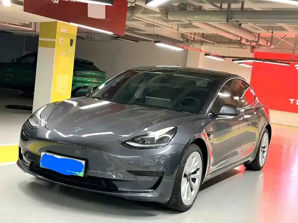 Tesla Model 3 — фото 1