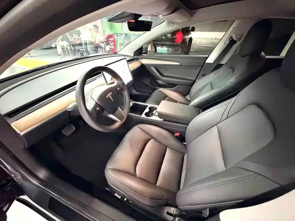 Tesla Model 3 — фото 4