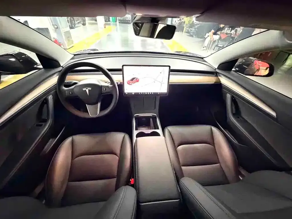 Tesla Model 3 — фото 3