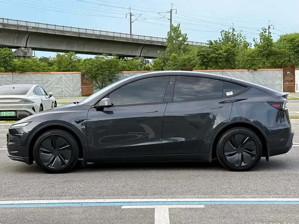 Tesla Model Y — фото 7