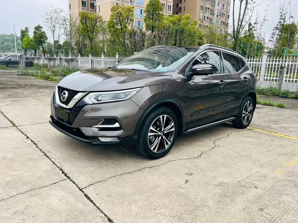Nissan Qashqai — фото 1