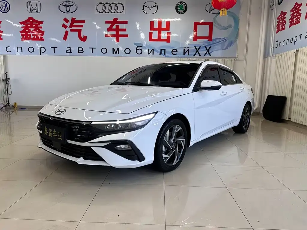 Hyundai Elantra — фото 1