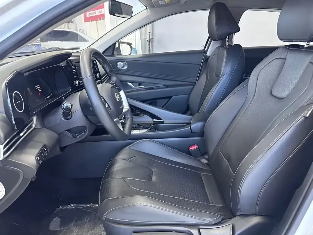 Hyundai Elantra — фото 9