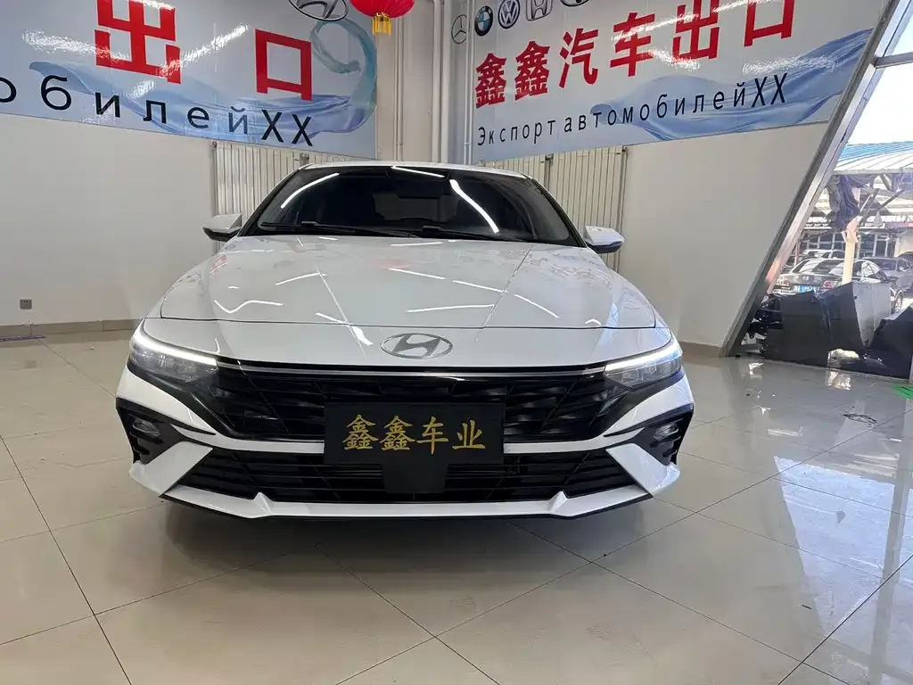 Hyundai Elantra — фото 7