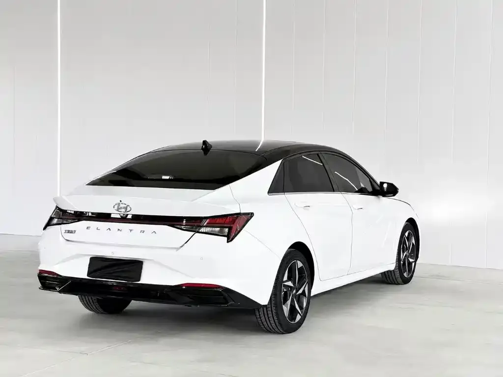Hyundai Elantra — фото 2