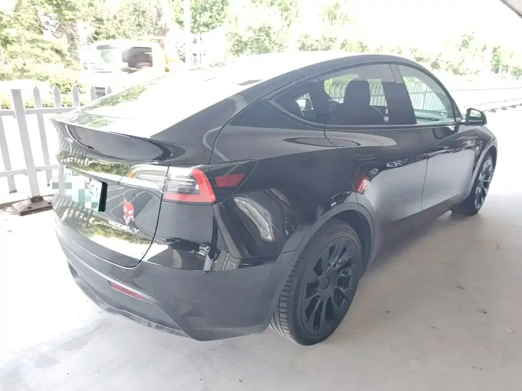 Tesla Model Y — фото 5