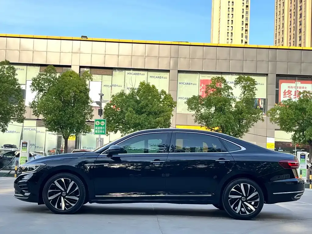 Volkswagen Passat — фото 8