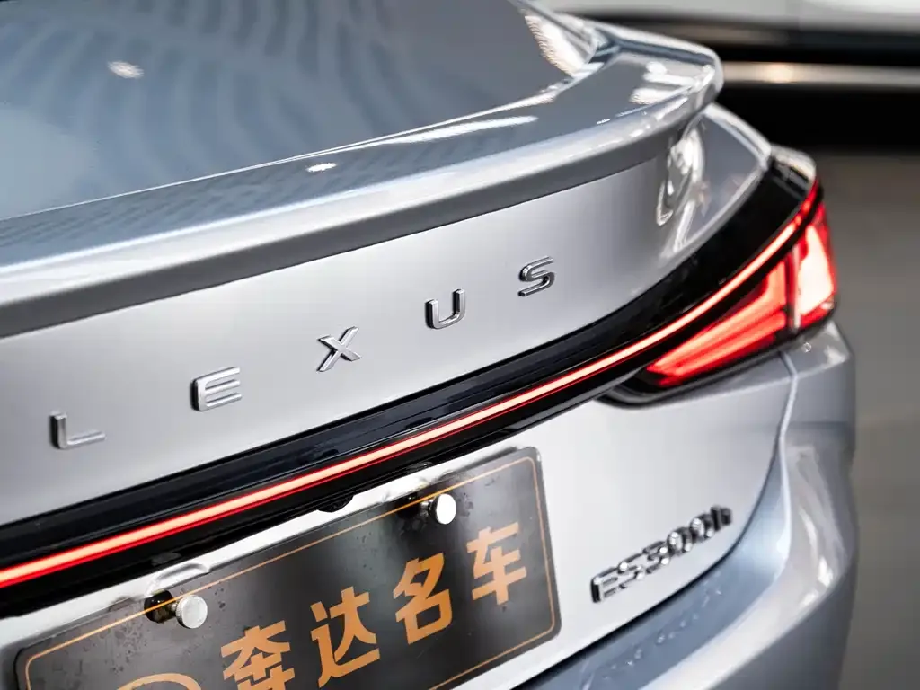 Lexus ES — фото 3