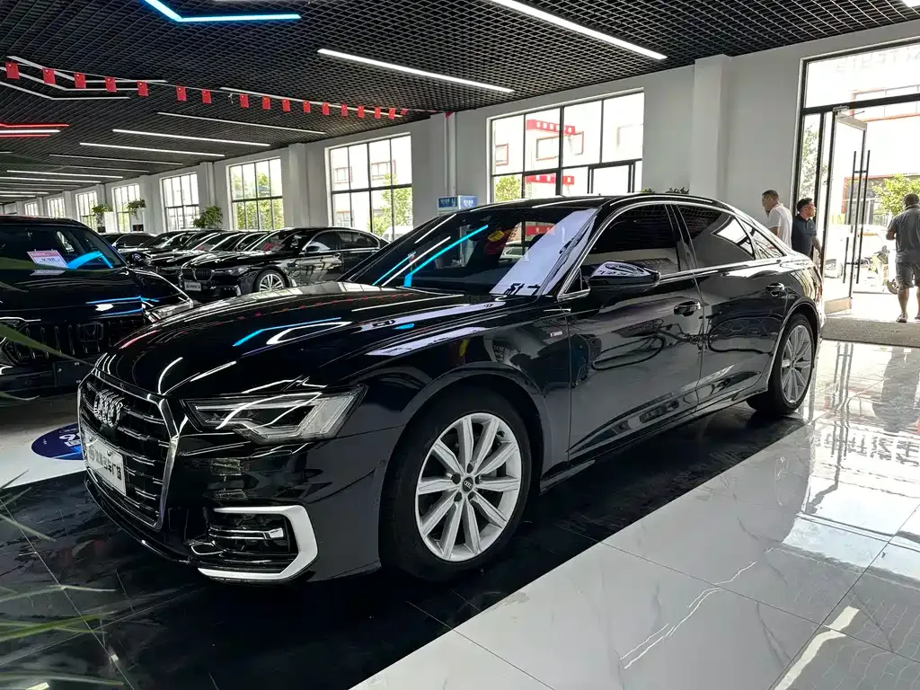 Audi A6L — фото 1