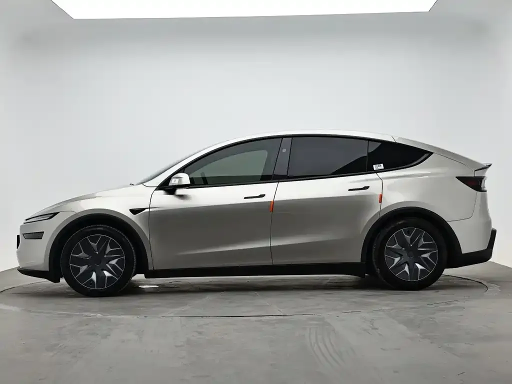 Tesla Model Y L — фото 7