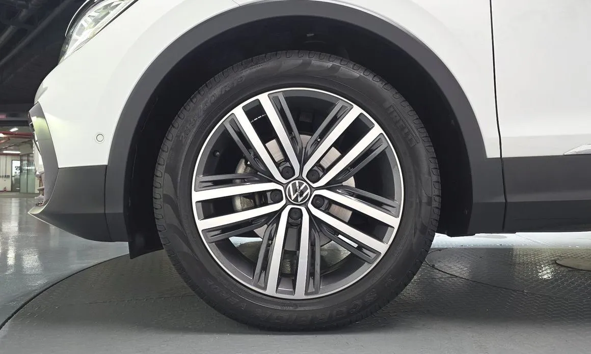 Volkswagen Tiguan — фото 9