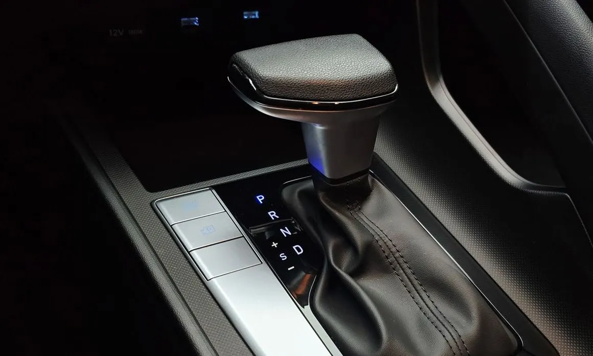 Hyundai AVANTE — фото 3
