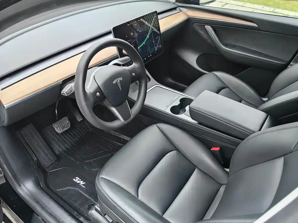 Tesla Model Y — фото 4