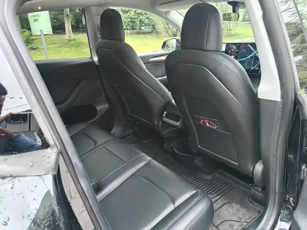 Tesla Model Y — фото 7
