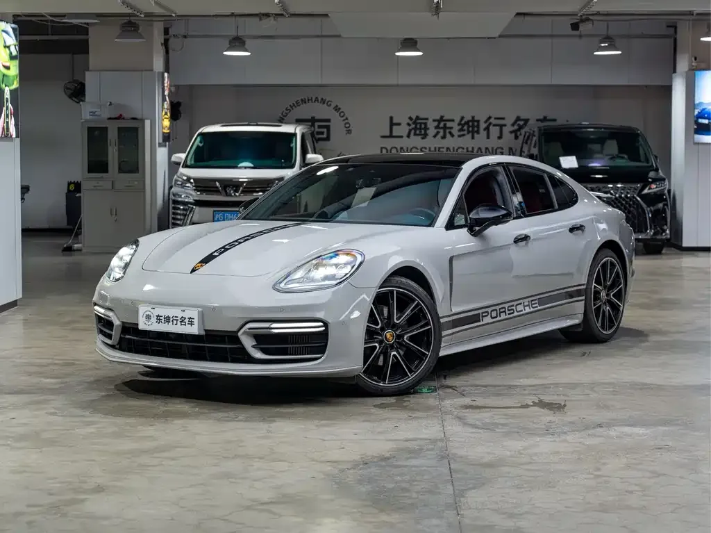 Porsche Panamera — фото 1