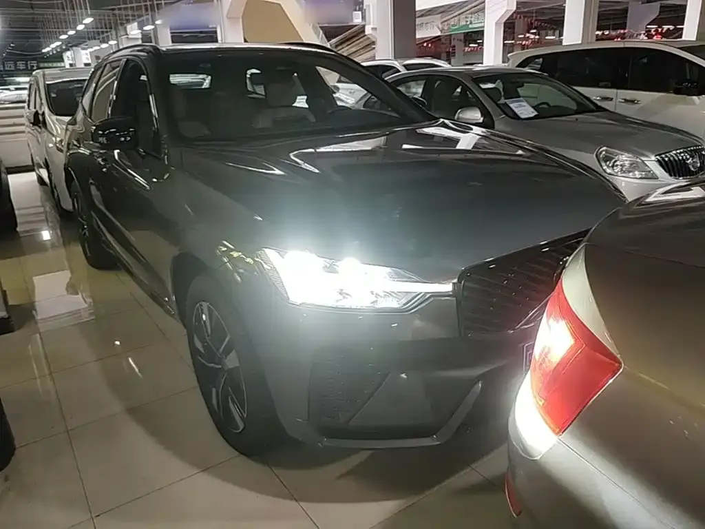 Volvo XC60 — фото 10