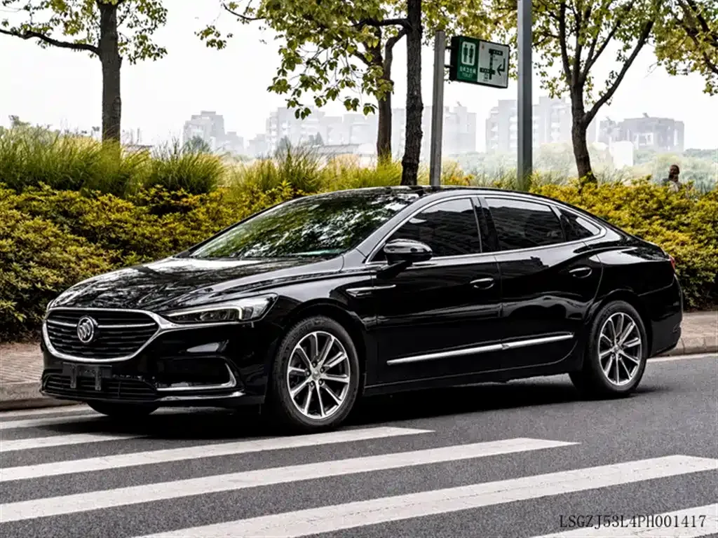 Buick LaCrosse — фото 1