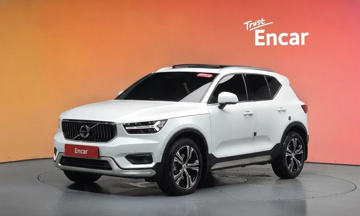 Volvo XC40 — фото 1