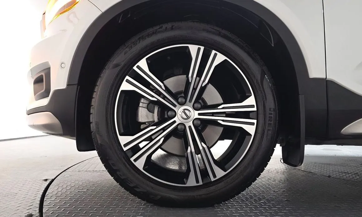 Volvo XC40 — фото 9