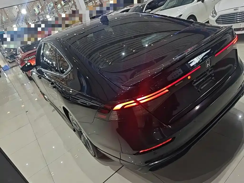 Honda Accord — фото 9