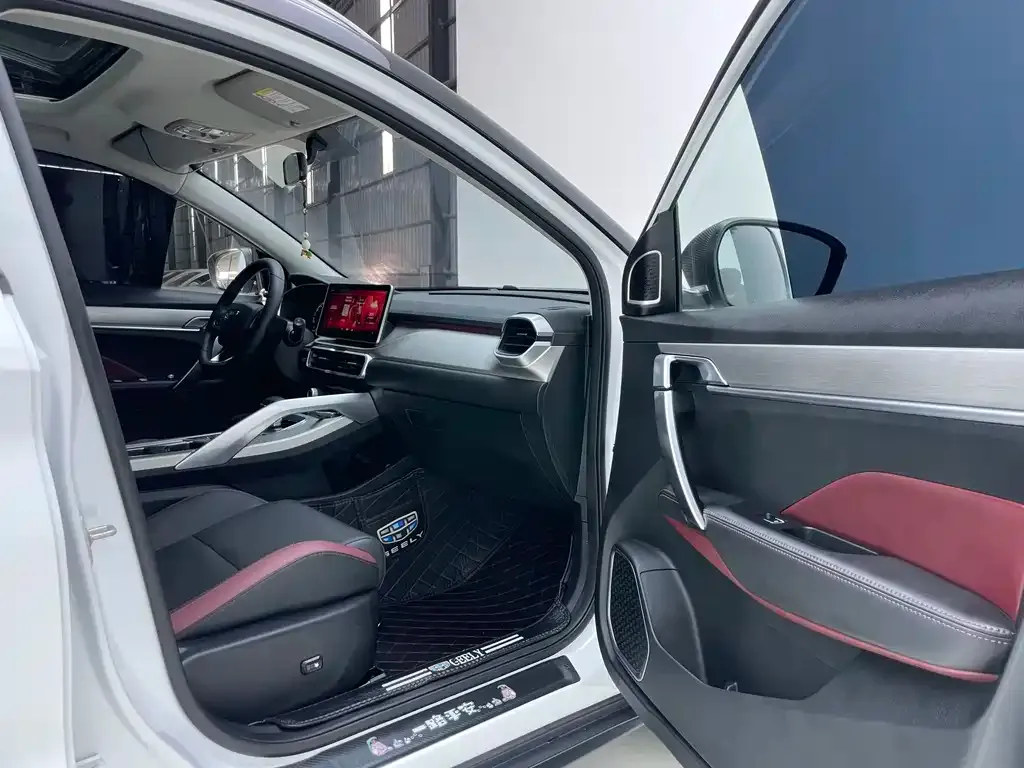 Geely Binyue — фото 10