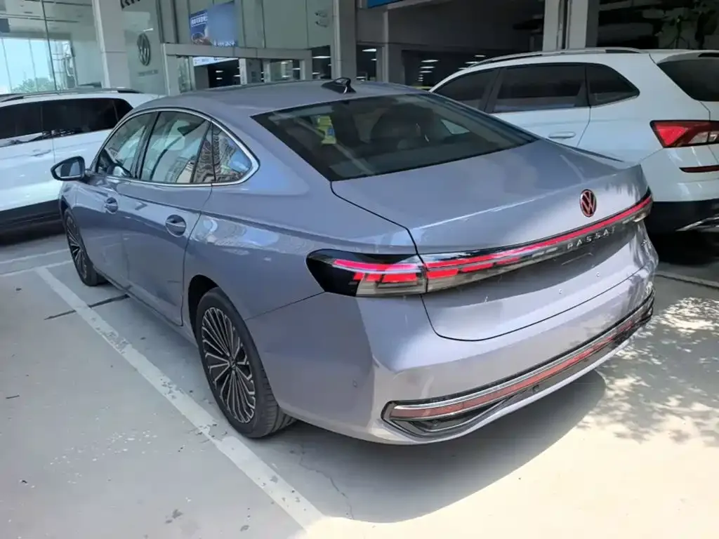 Volkswagen Passat — фото 6