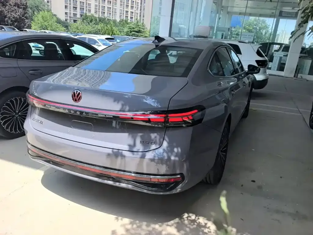 Volkswagen Passat — фото 8