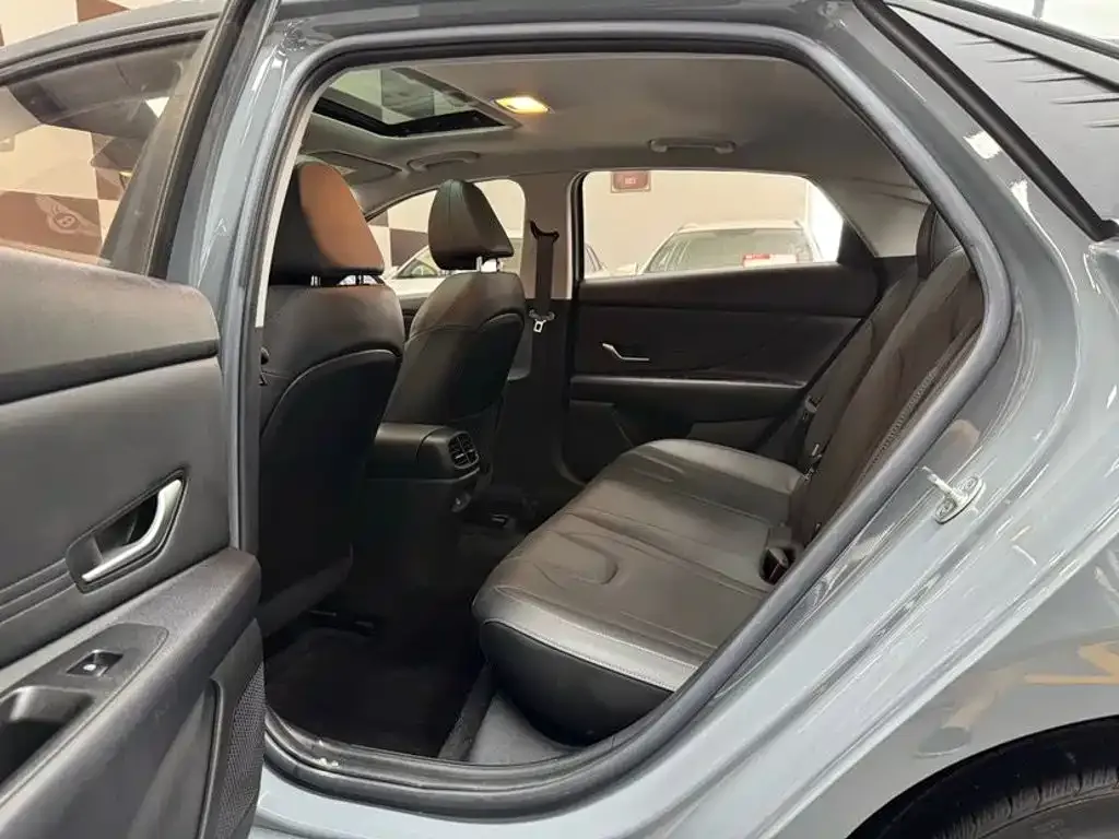 Hyundai Elantra — фото 2