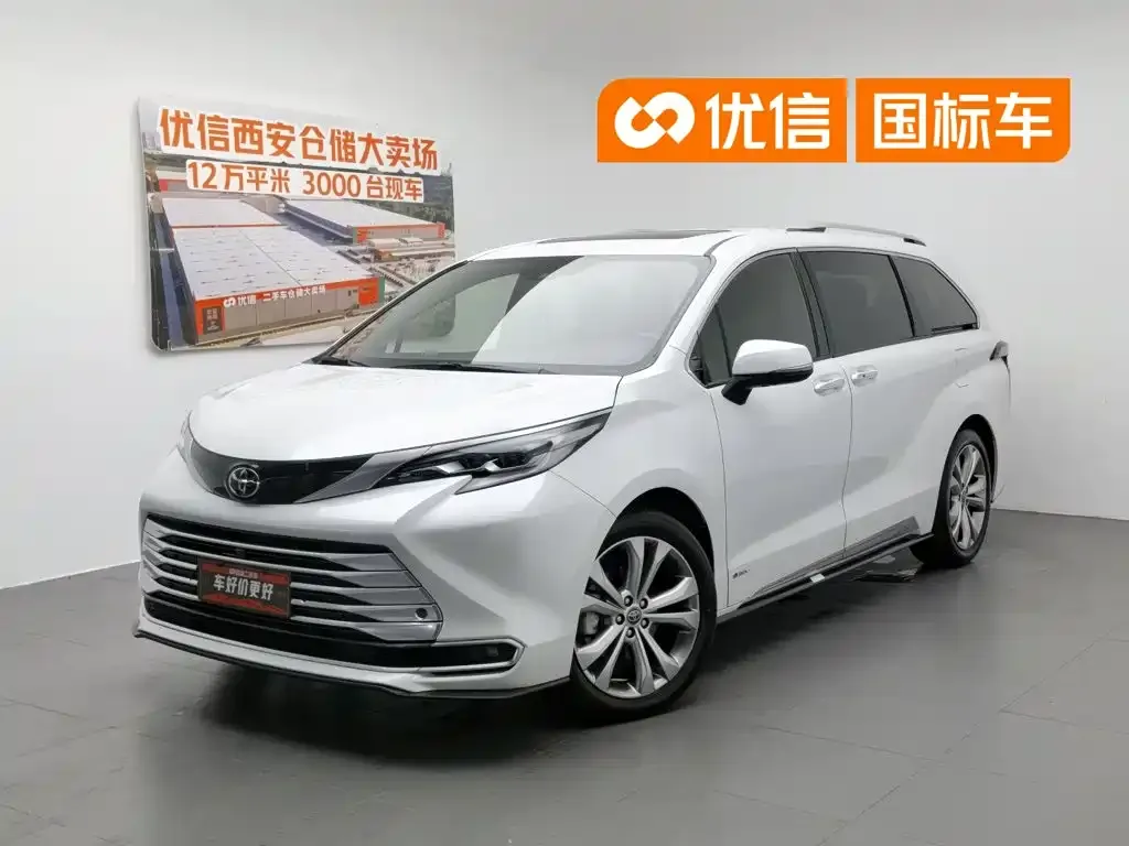 Toyota Sienna — фото 1