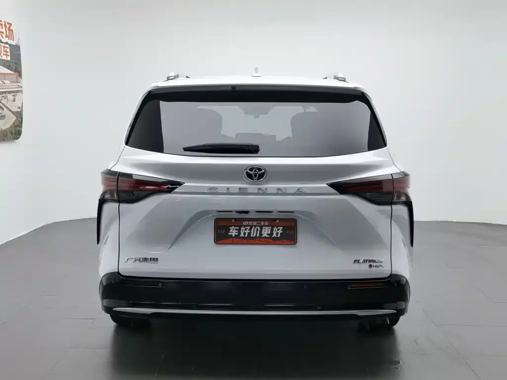 Toyota Sienna — фото 3