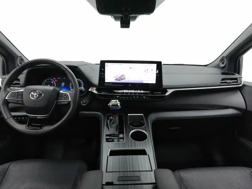 Toyota Sienna — фото 5