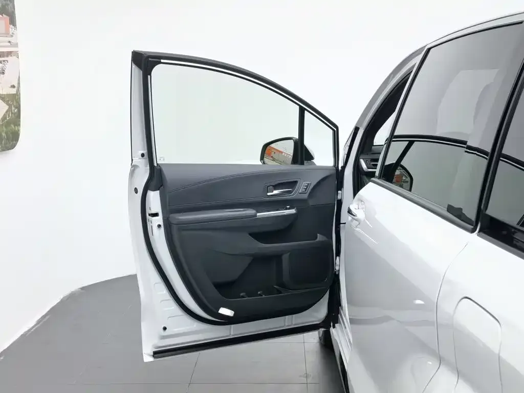 Toyota Sienna — фото 2