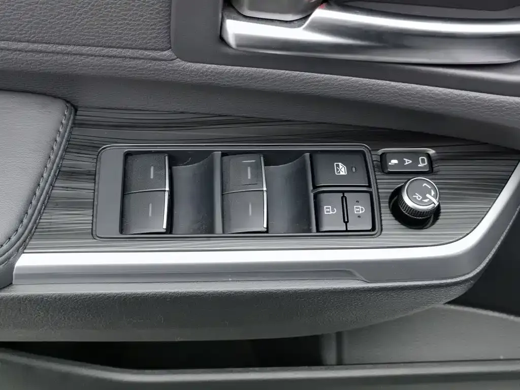 Toyota Sienna — фото 9