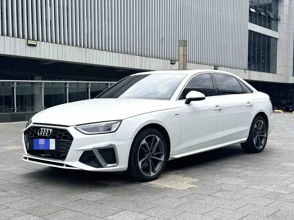 Audi A4L — фото 1