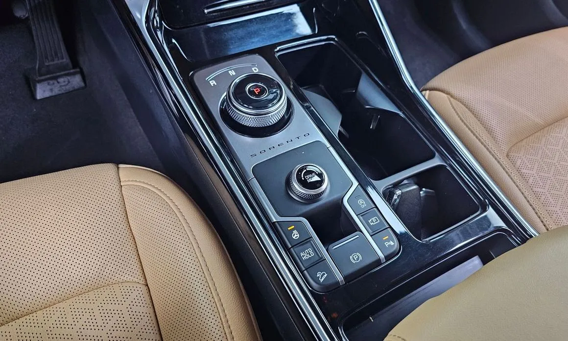 Kia Sorento — фото 10