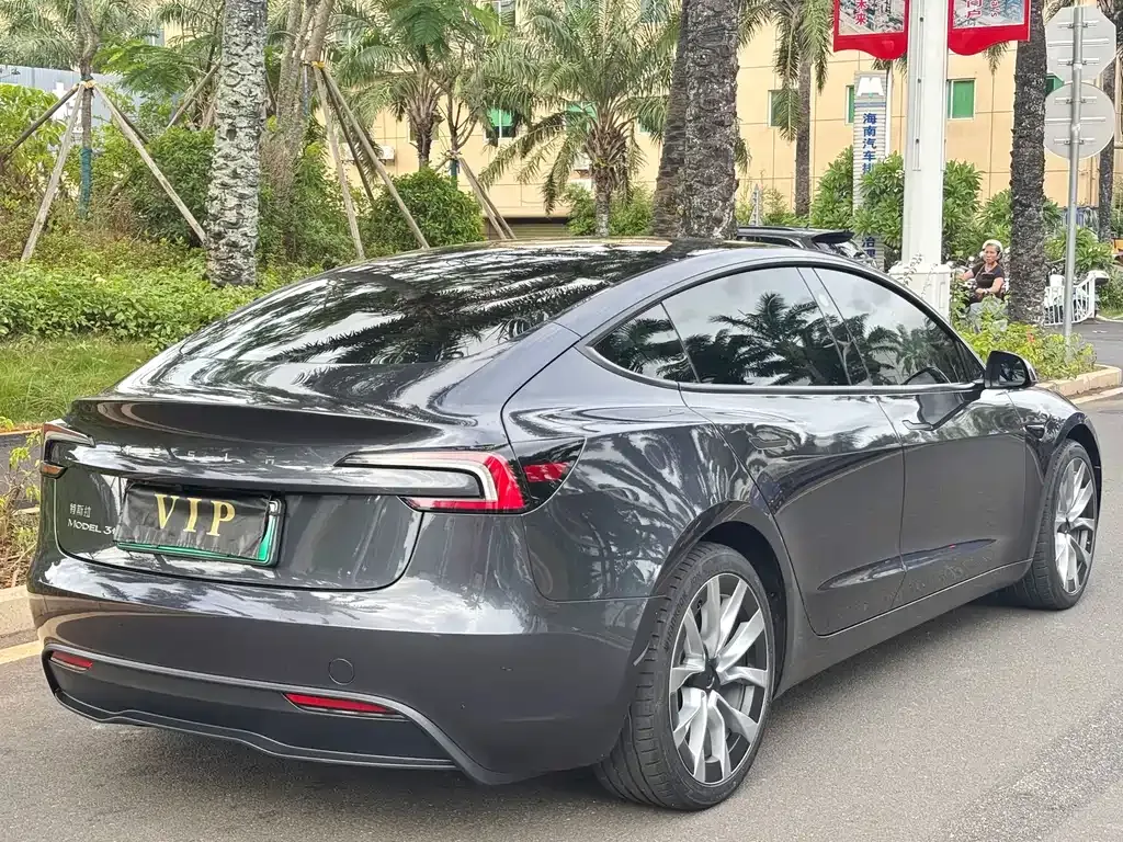 Tesla Model 3 — фото 10