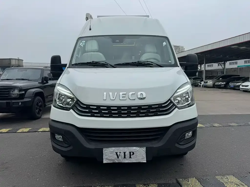 IVECO Ousheng — фото 3