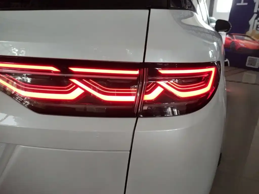 BYD L DM-i — фото 3